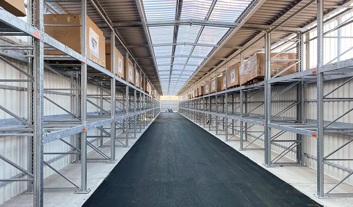 This 100 m long warehouse can hold 580 Euro pallets