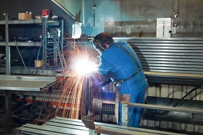 Brass Regalproduktion: Schweißen